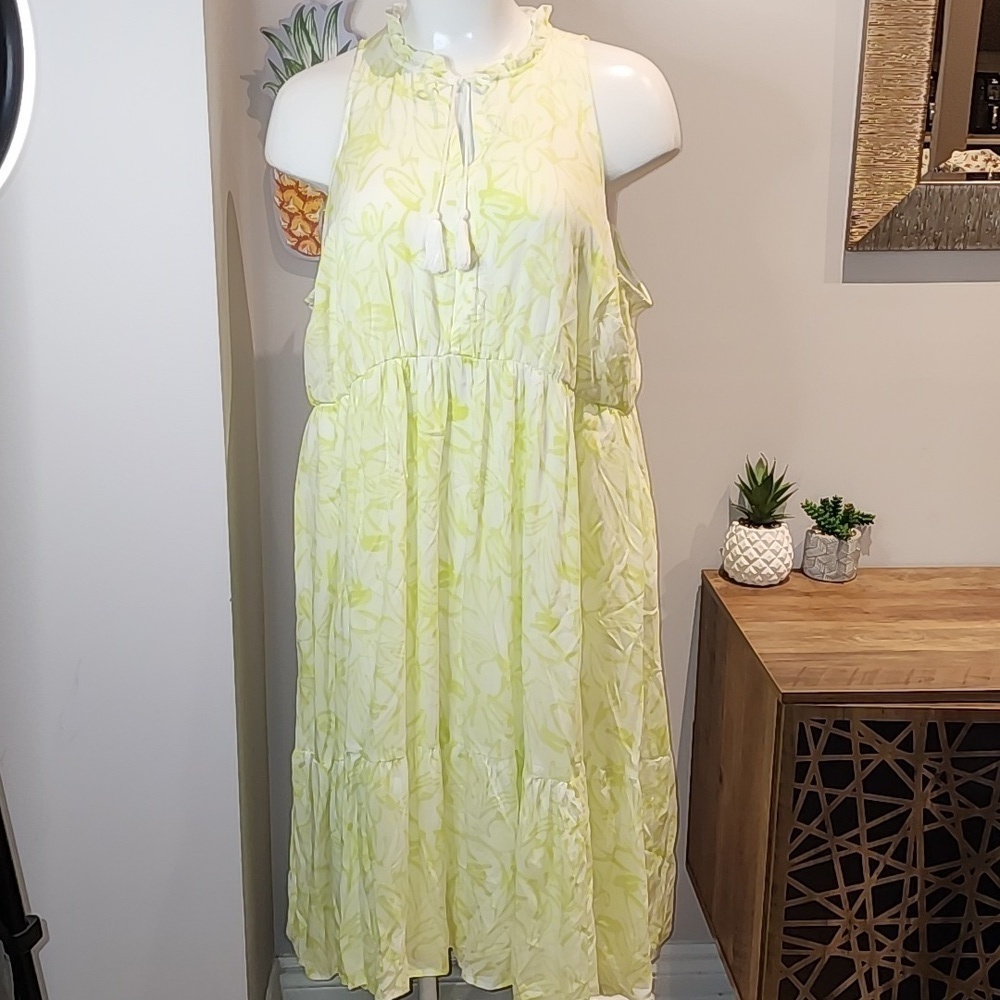 Torrid - Midi Wash Gauze Tiered Dress in Floral Yellow - Picture 2 of 13
